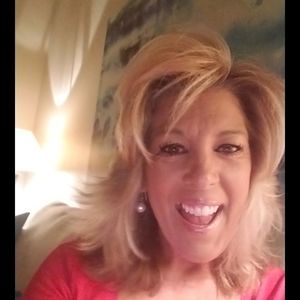 Meet your Posher, Debra